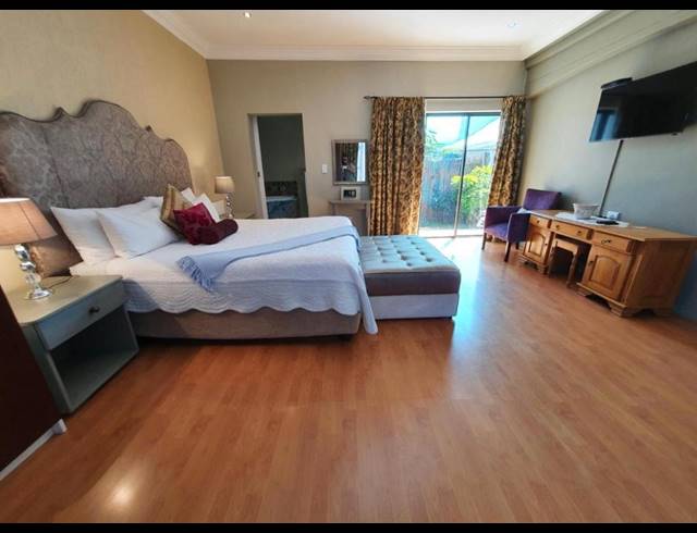8 BEDROOM HOUSE FOR SALE IN MYBURGH PARK